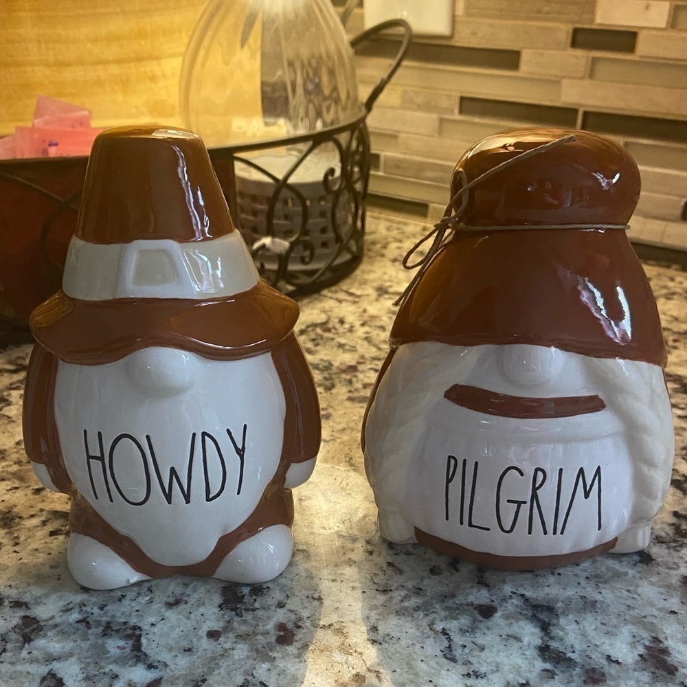 Howdy Pilgrims Gnomes Set of two adorable ceramic figure.